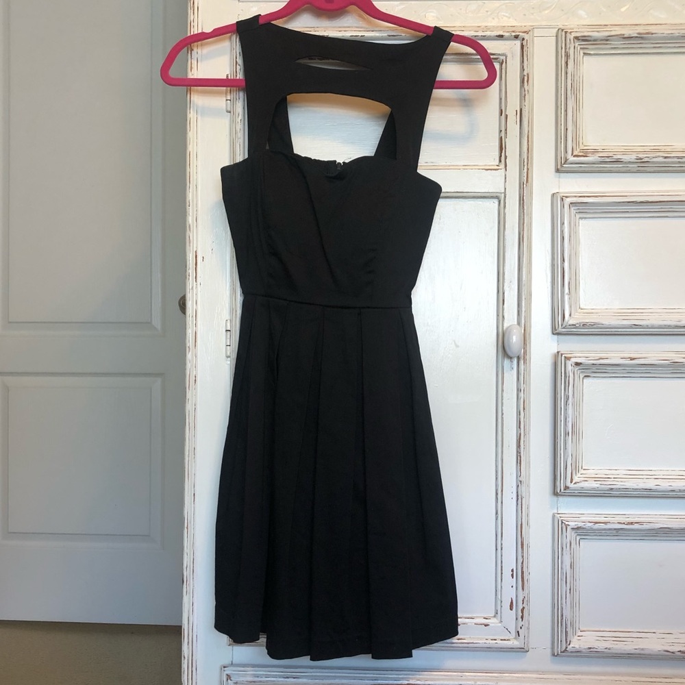 IXIA Black sweetheart sleeveless cutout